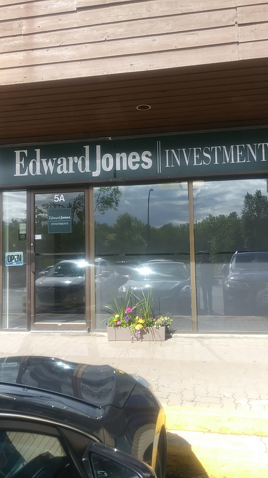 Edward Jones - Financial Advisor: Dave Shakespeare | 523 Woodpark Blvd SW Unit 5A, Calgary, AB T2W 4J3, Canada | Phone: (403) 238-2005