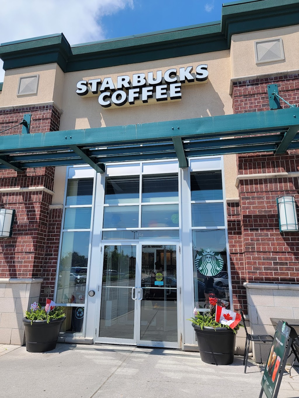 Starbucks | 100 Trainyards Dr Unit 14A, Ottawa, ON K1G 3S2, Canada | Phone: (613) 241-8858