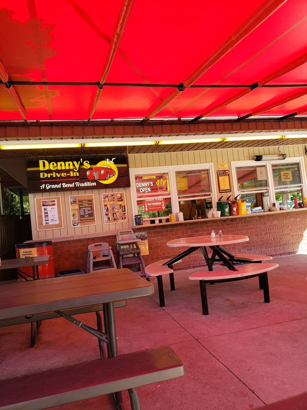 Dennys Drive-In | 86 Ontario St S, Grand Bend, ON N0M 1T0, Canada | Phone: (519) 701-5808