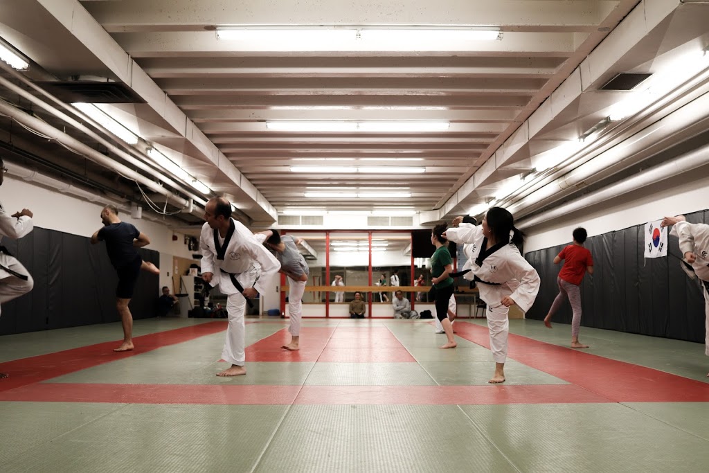 Monrose Taekwondo Academie | Complexe sportif du College Notre-Dame, 3799A Chemin Queen Mary, Montréal, QC H3V 1A8, Canada | Phone: (514) 799-8836