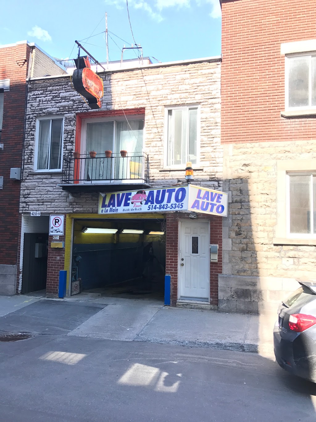 5 Minutes Lave Auto | 4213 Rue Drolet, Montréal, QC H2W 2L7, Canada | Phone: (514) 843-5345