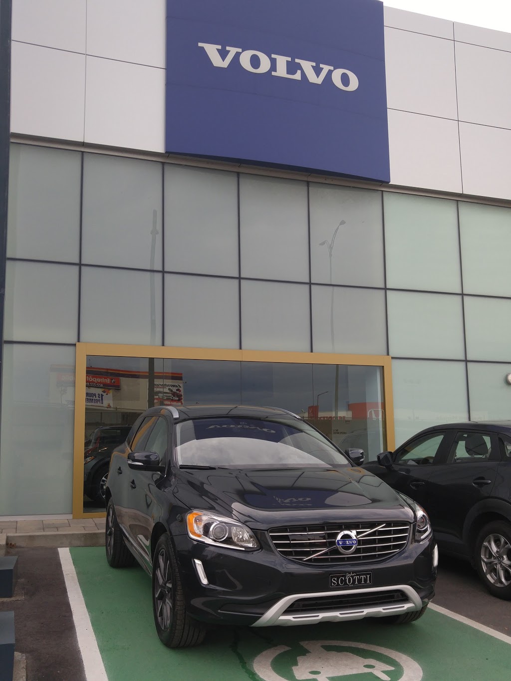 Volvo Cars Saint-Léonard | 4315 Boul Métropolitain E, Saint-Léonard, QC H1R 1Z4, Canada | Phone: (514) 725-9394