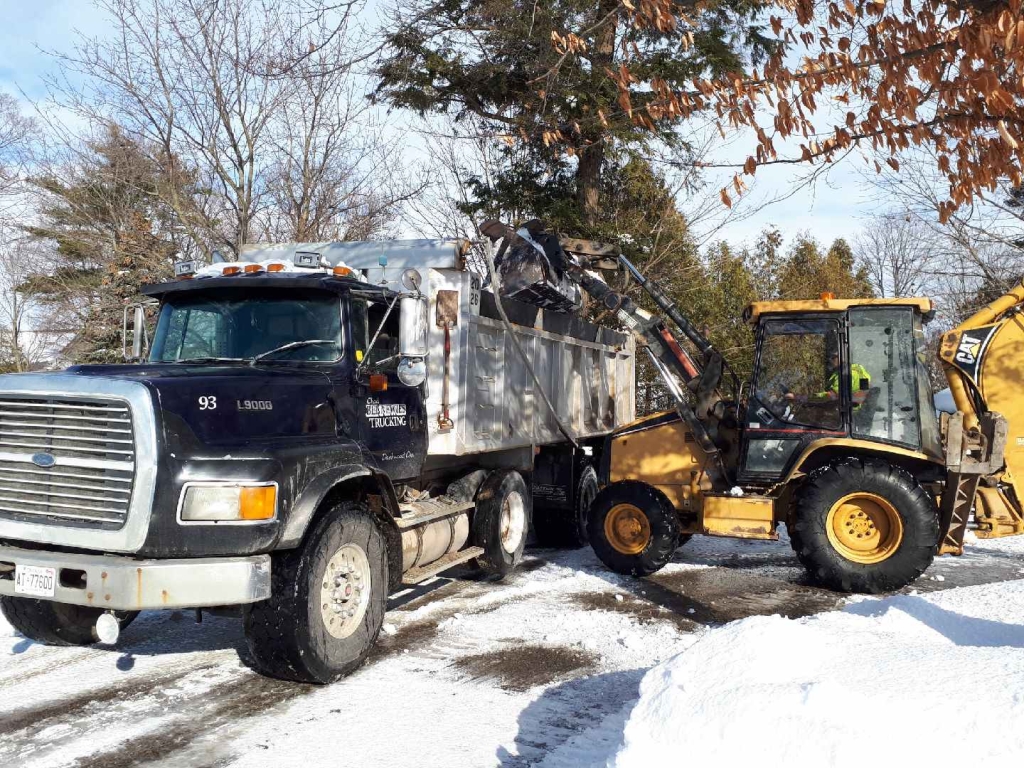 Chad Bennewies Trucking | 37186 S Rd, Dashwood, ON N0M 1N0, Canada | Phone: (519) 639-7747