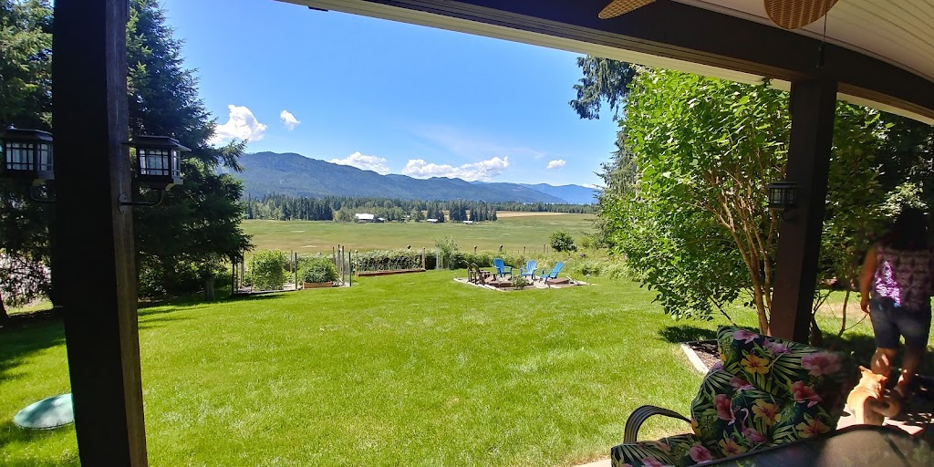 Willow Tree Bed and Breakfast | 7230 Fraser Crescent, Anglemont, BC V0E 1M8, Canada | Phone: (250) 679-2596