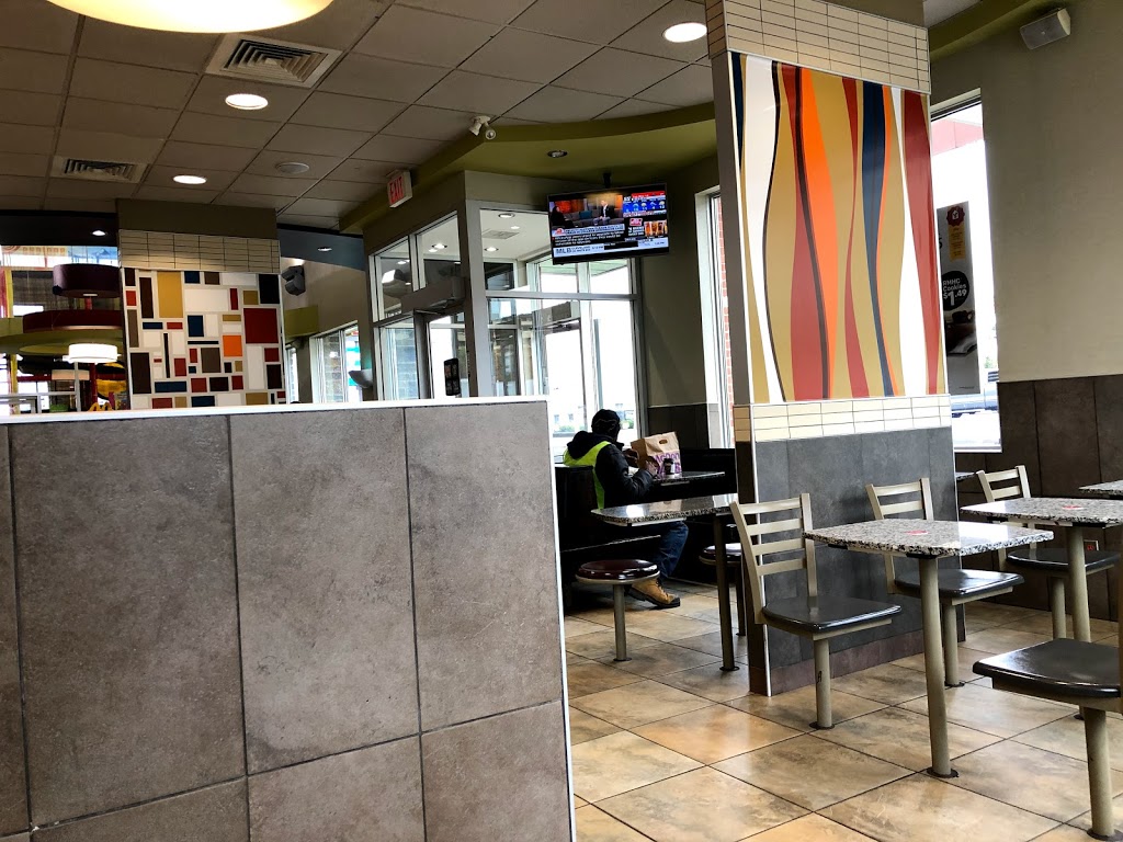 McDonalds | 3510 Derry Rd E, Mississauga, ON L4T 3V7, Canada | Phone: (905) 677-8711