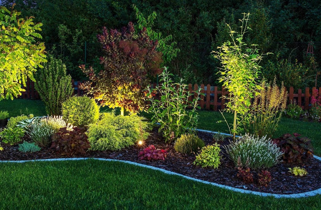 East Muskoka Landscaping & Maintenance | 2458 ON-118, Bracebridge, ON P1L 1X1, Canada | Phone: (705) 645-6299