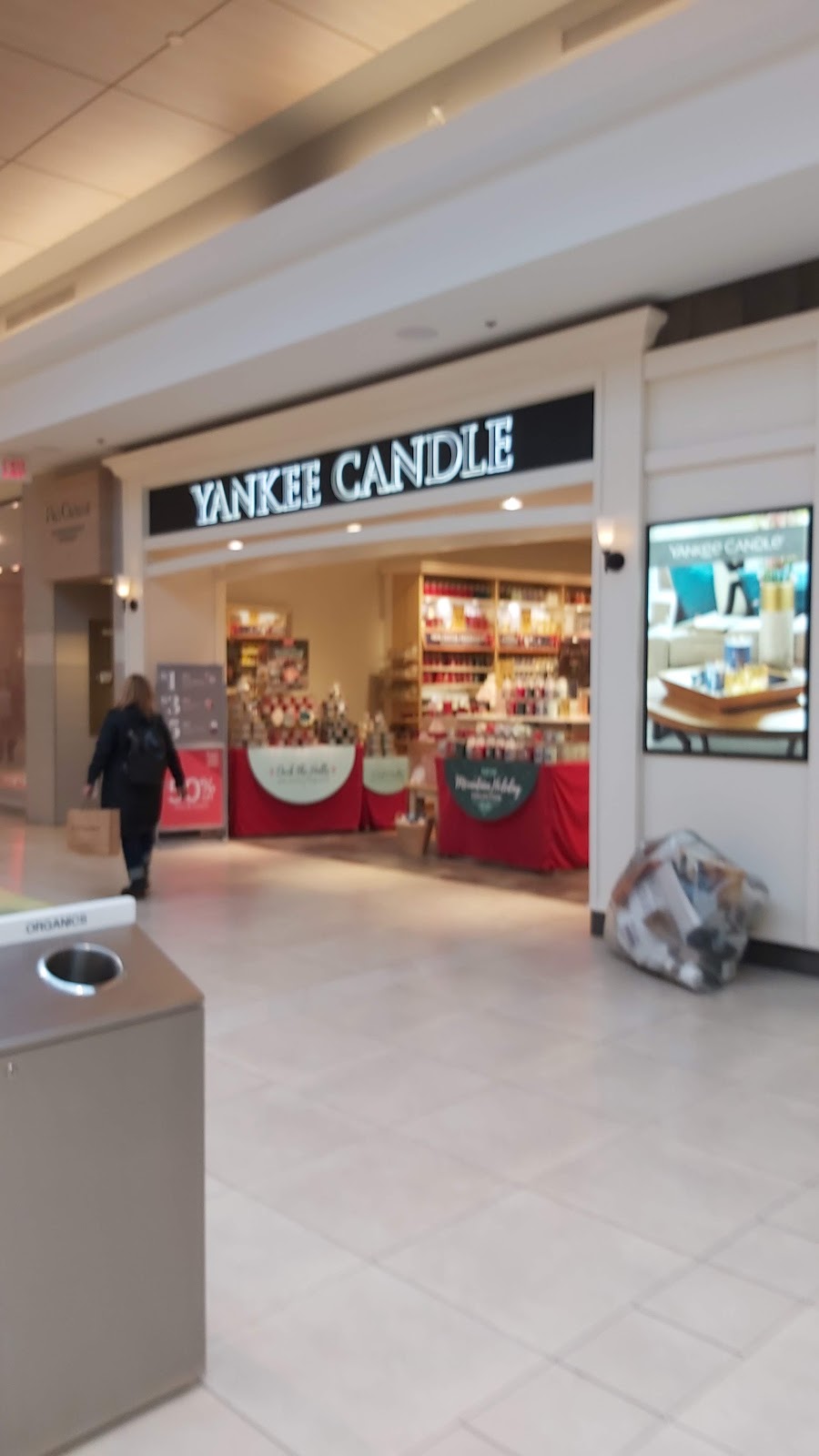 Yankee Candle Company | 221 Glendale Ave, St. Catharines, ON L2T 2K9, Canada | Phone: (905) 684-4440