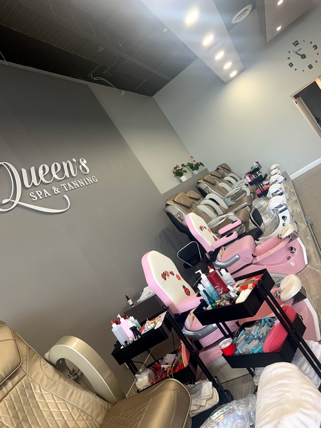 queens spa and tanning | 164 Colborne St W, Brantford, ON N3T 1L2, Canada | Phone: (519) 304-6888