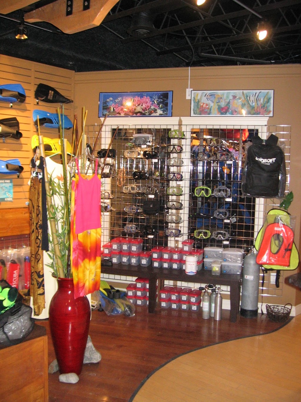 Scuba Gear Store | 602c 16 Ave NW, Calgary, AB T2M 0J7, Canada | Phone: (403) 228-5756