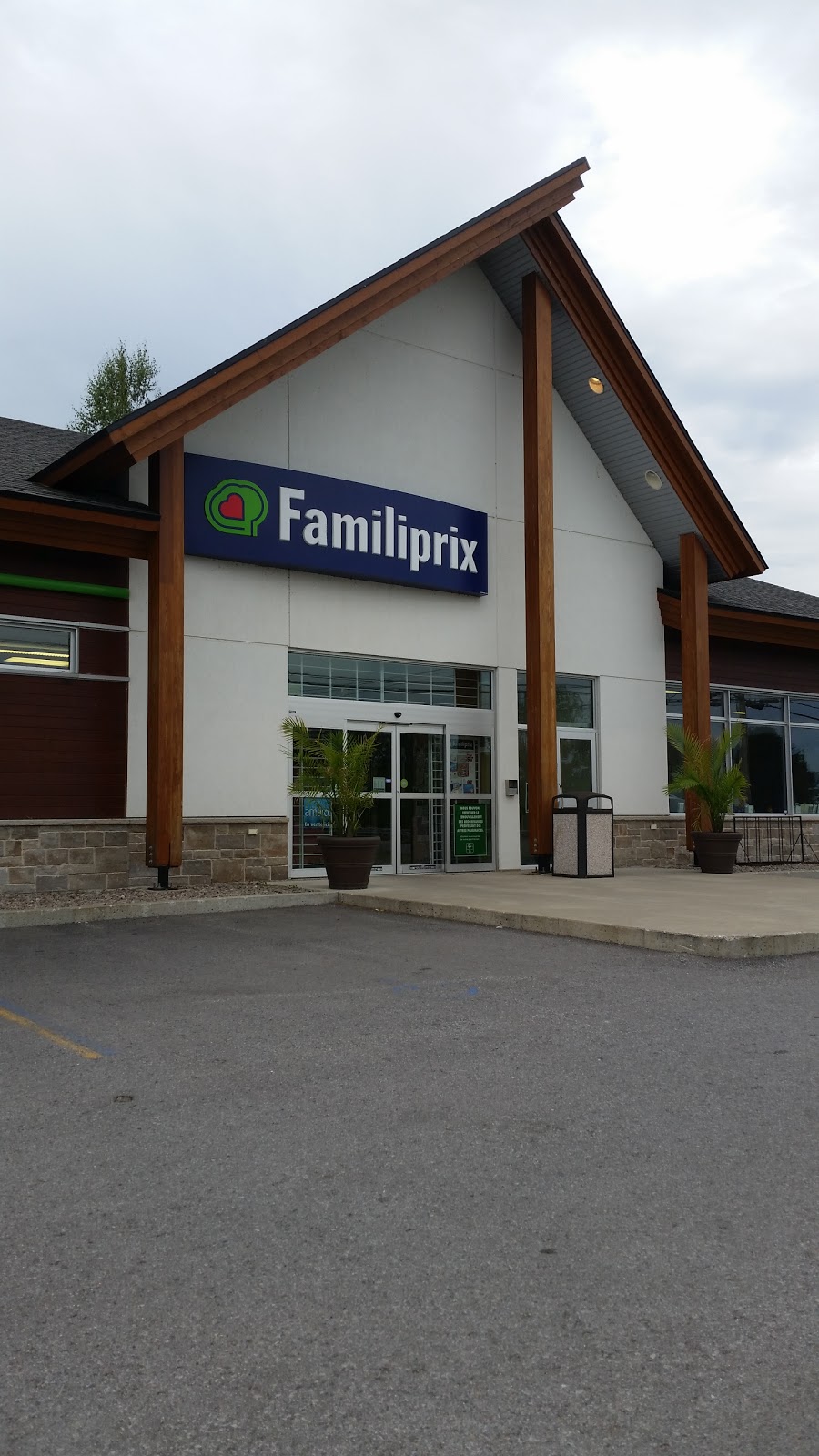 Familiprix Extra - Chantale Gaboury | 147 QC-138, Maskinongé, QC J0K 1N0, Canada | Phone: (819) 227-2288