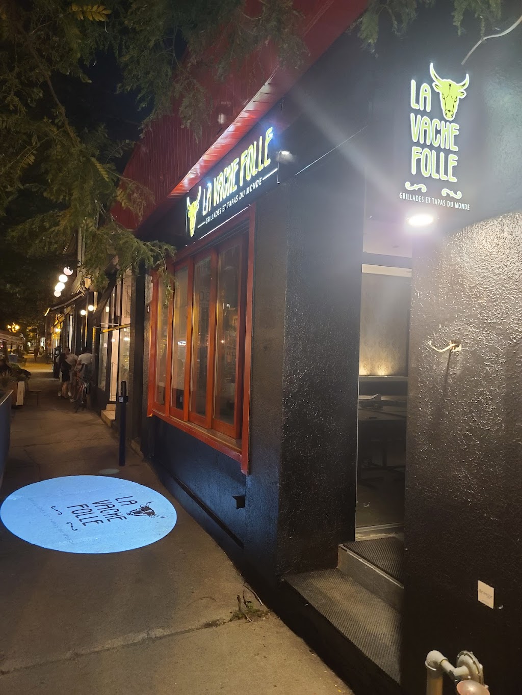 La Vache Folle | 107 Av. Laurier O, Montréal, QC H2T 2N6, Canada | Phone: (514) 495-8226