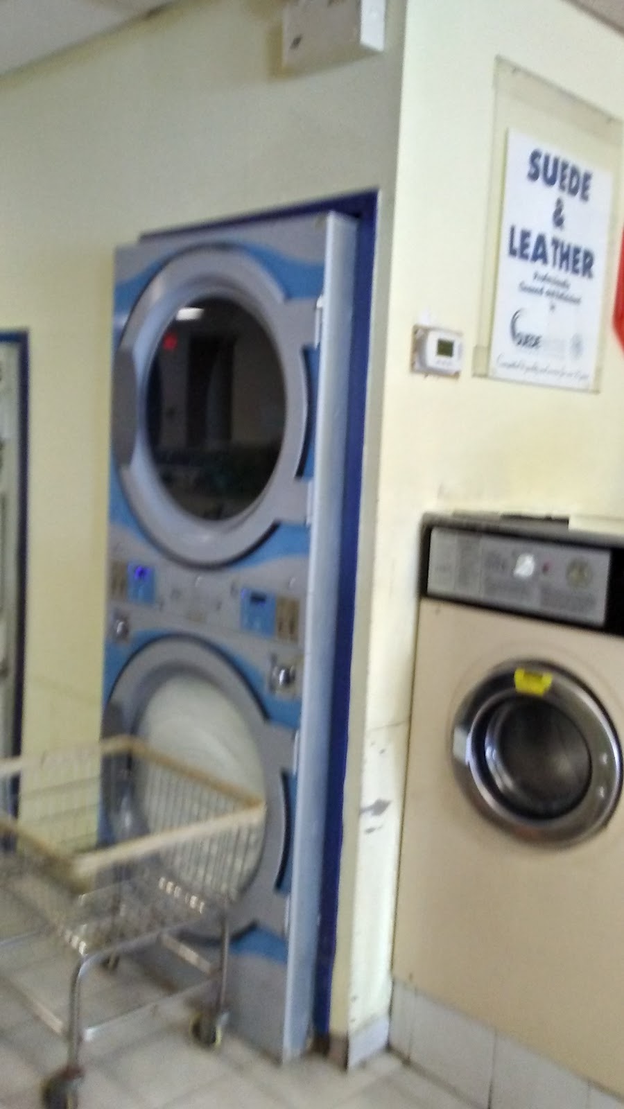 Dundas Coin Laundry & Dry Cleaning | 1916 Dundas St E #5A, Whitby, ON L1N 2L6, Canada | Phone: (905) 432-7627