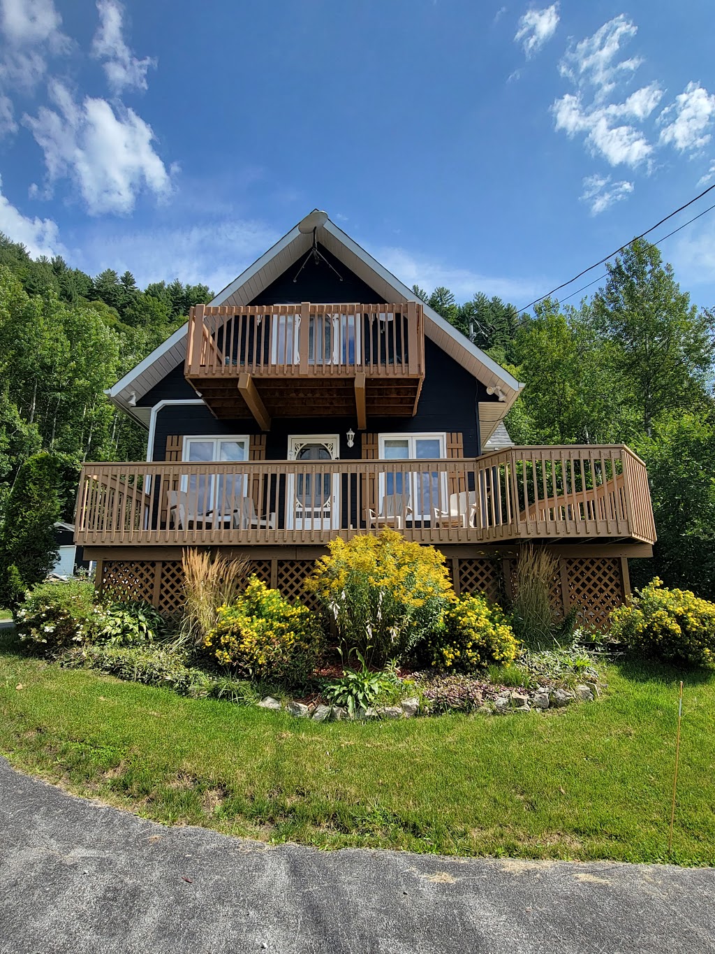 Cozy Hillside | 100 Chem. de la Plage, Notre-Dame-de-la-Salette, QC J0X 2L0, Canada | Phone: (613) 371-5993