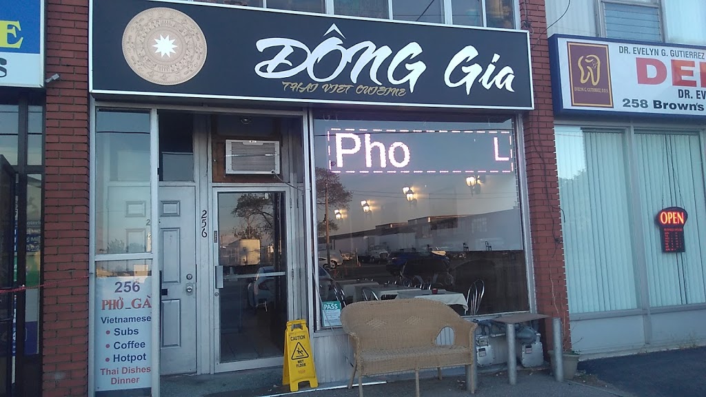 Phở Đông Gia Việt Thái Restaurant Halal | 256 Browns Line, Etobicoke, ON M8W 1X1, Canada | Phone: (647) 996-5744