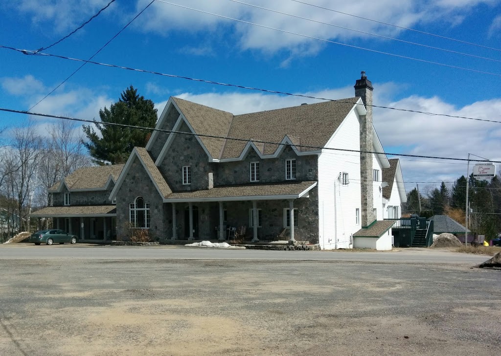 Buanderie / Laundry Mat | 931 Chemin du Tour du Lac, Chénéville, QC J0V 1E0, Canada | Phone: (819) 428-3161