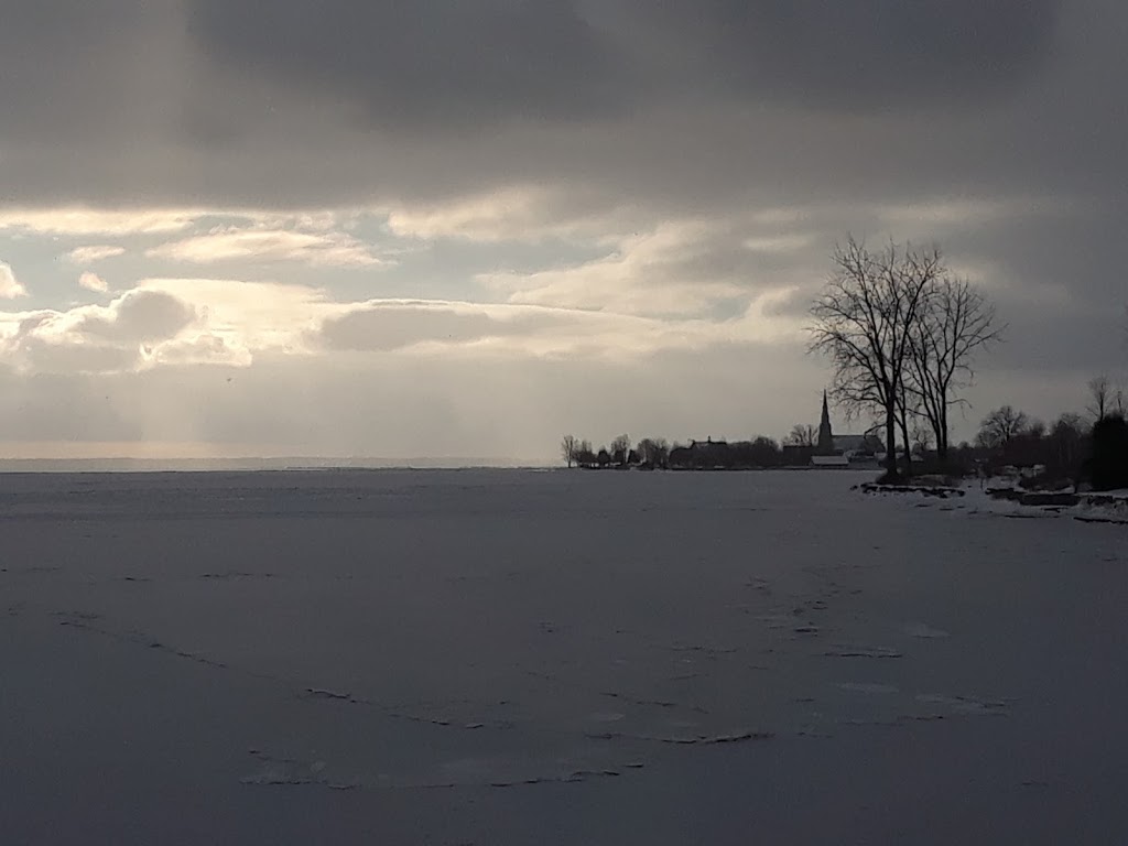 Edgewater Park | Chemin du Bord-du-Lac, Pointe-Claire, QC H9S 5C8, Canada