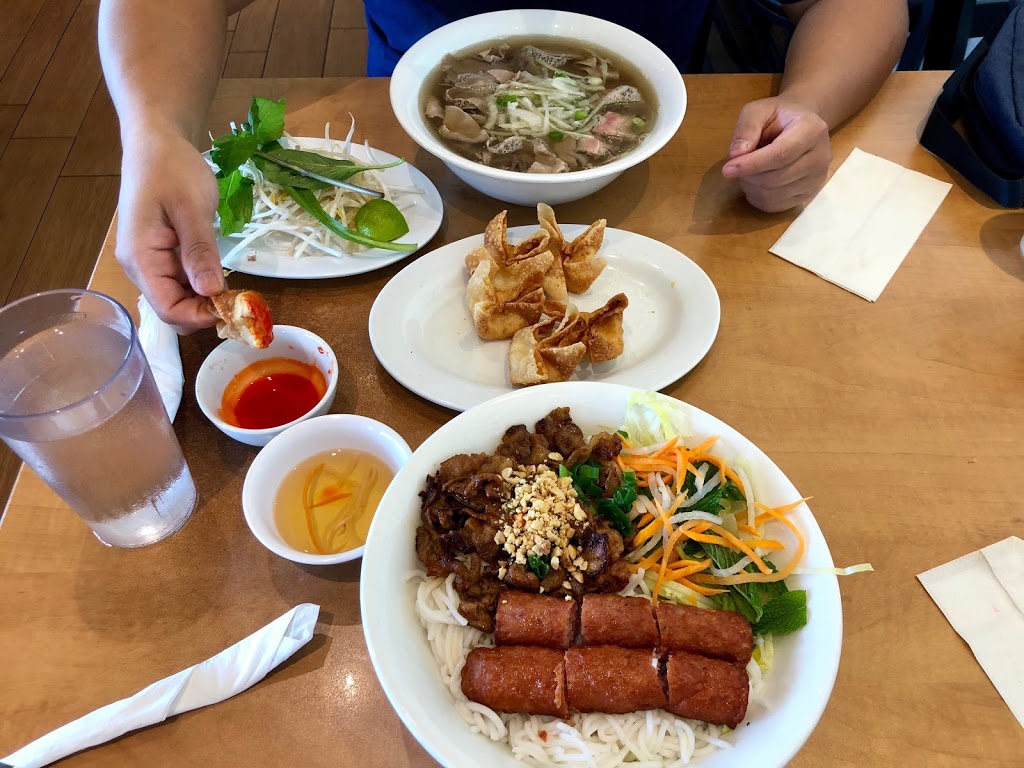 Pho Dui Bo | 800 Queenston Rd #18, Stoney Creek, ON L8G 1A7, Canada | Phone: (905) 662-7500