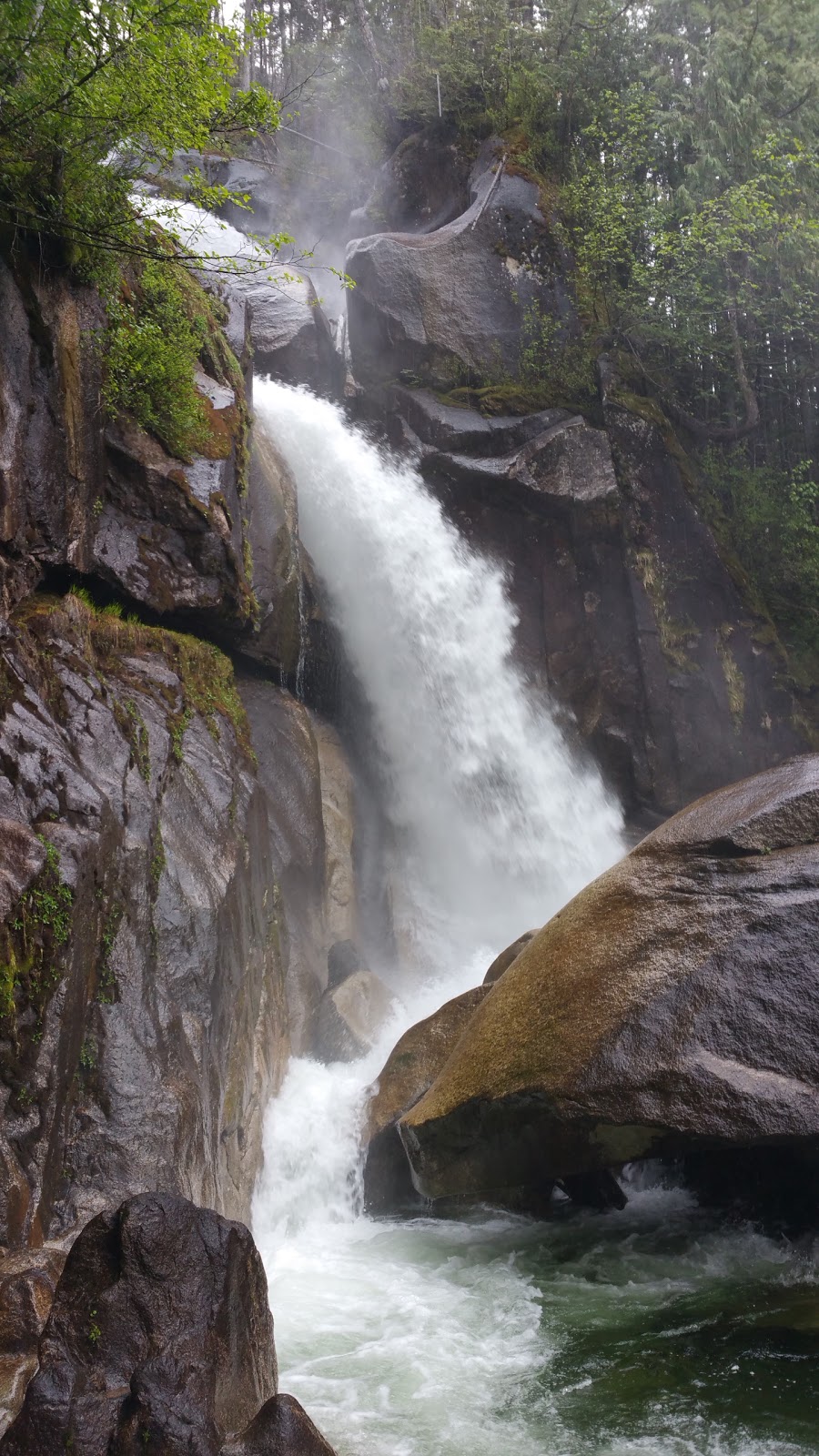 Shannon Falls | 36800 BC-99, Squamish, BC V0N 3G0 BC-99, Squamish, BC V0N 3G0, Canada