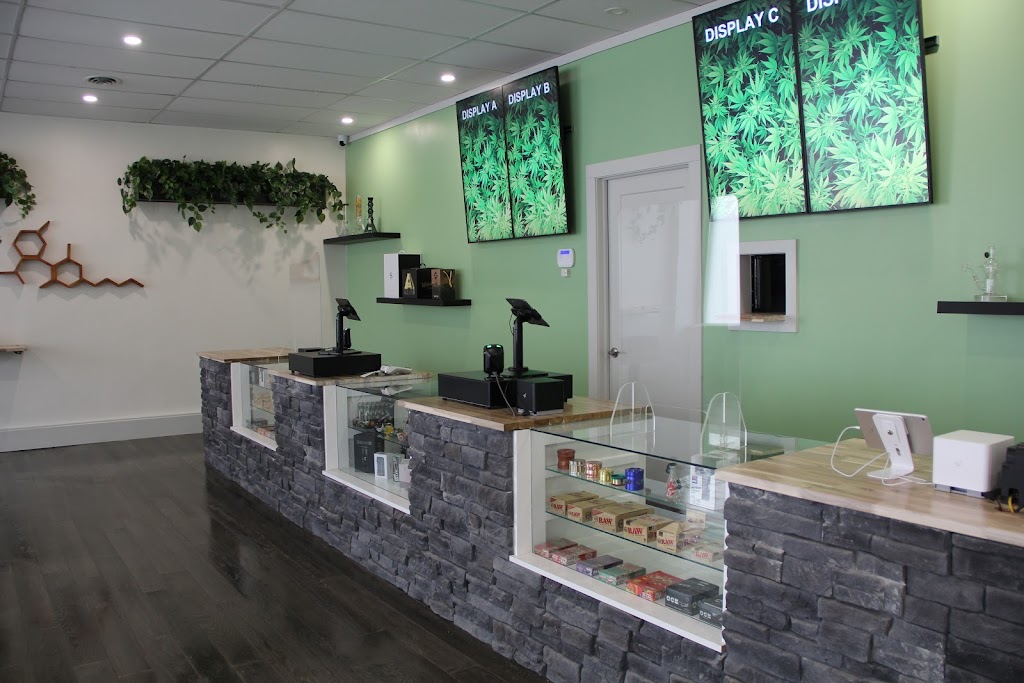 Puffins Cannabis | 96 Main St E E, Huntsville, ON P1H 1H4, Canada | Phone: (705) 909-0807