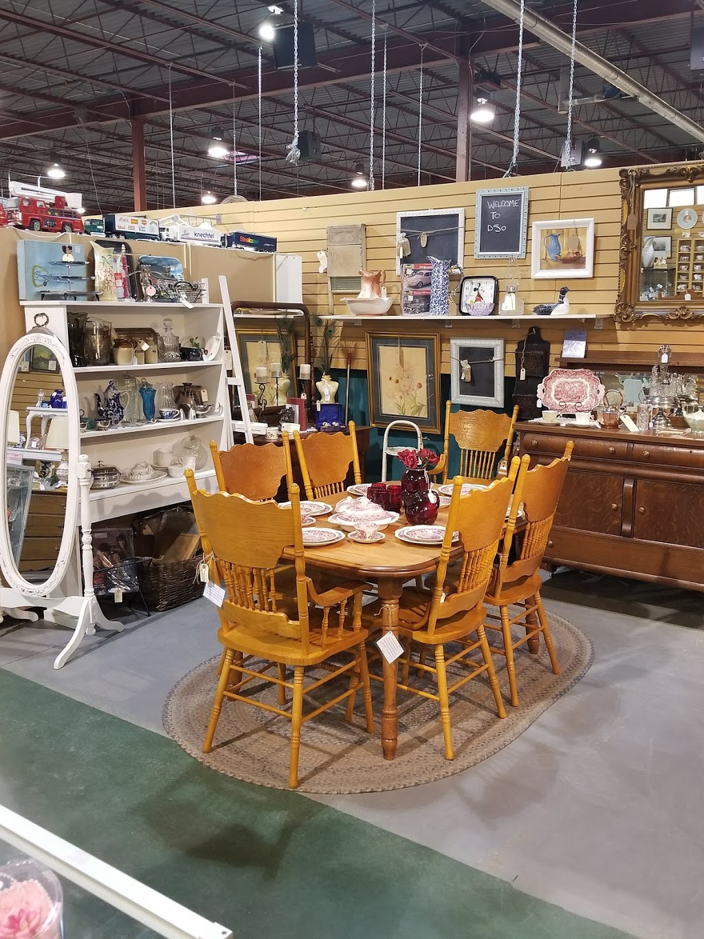 Roadshows 400 Antiques Mall | 2207 Industrial Park Rd, Innisfil, ON L9S 3V9, Canada | Phone: (705) 436-6222