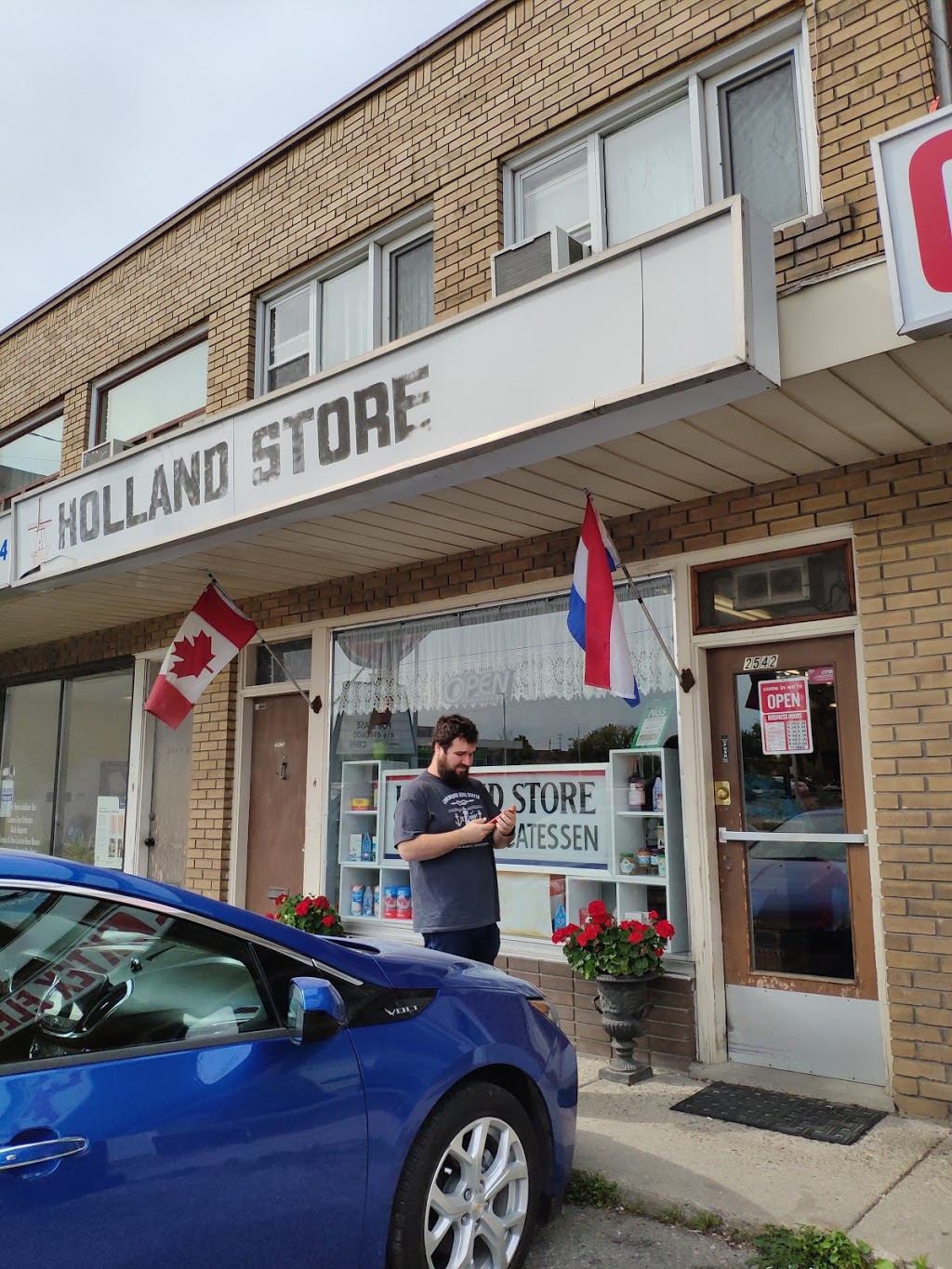 Holland Store | 2542 Weston Rd, North York, ON M9N 2A6, Canada | Phone: (416) 247-8659