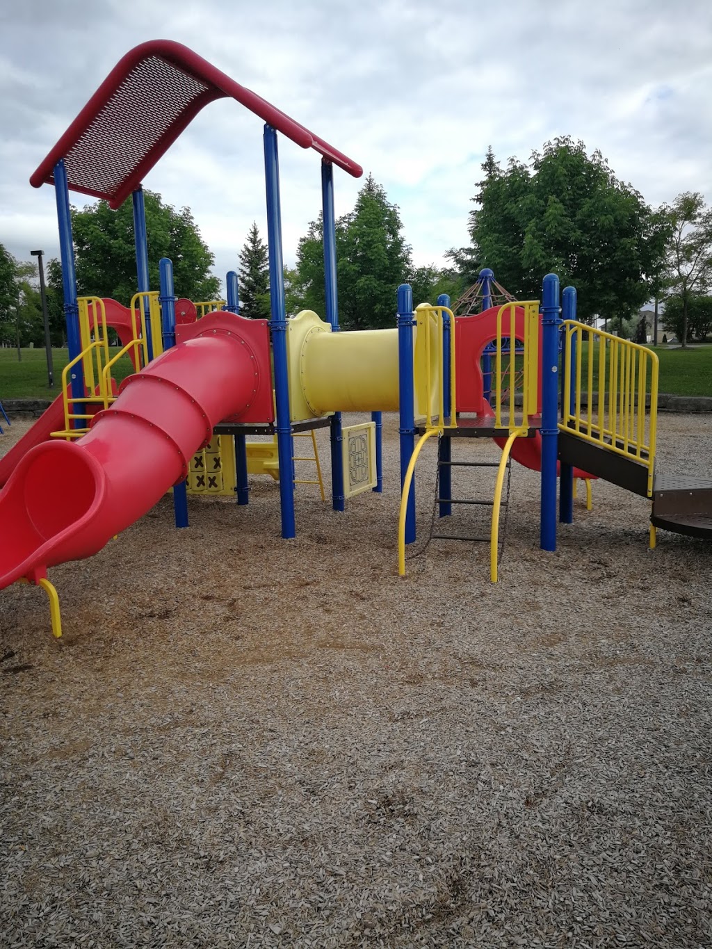 Ada Johnson Park | 17 Wallwark St, Aurora, ON L4G 0J1, Canada | Phone: (905) 727-1375