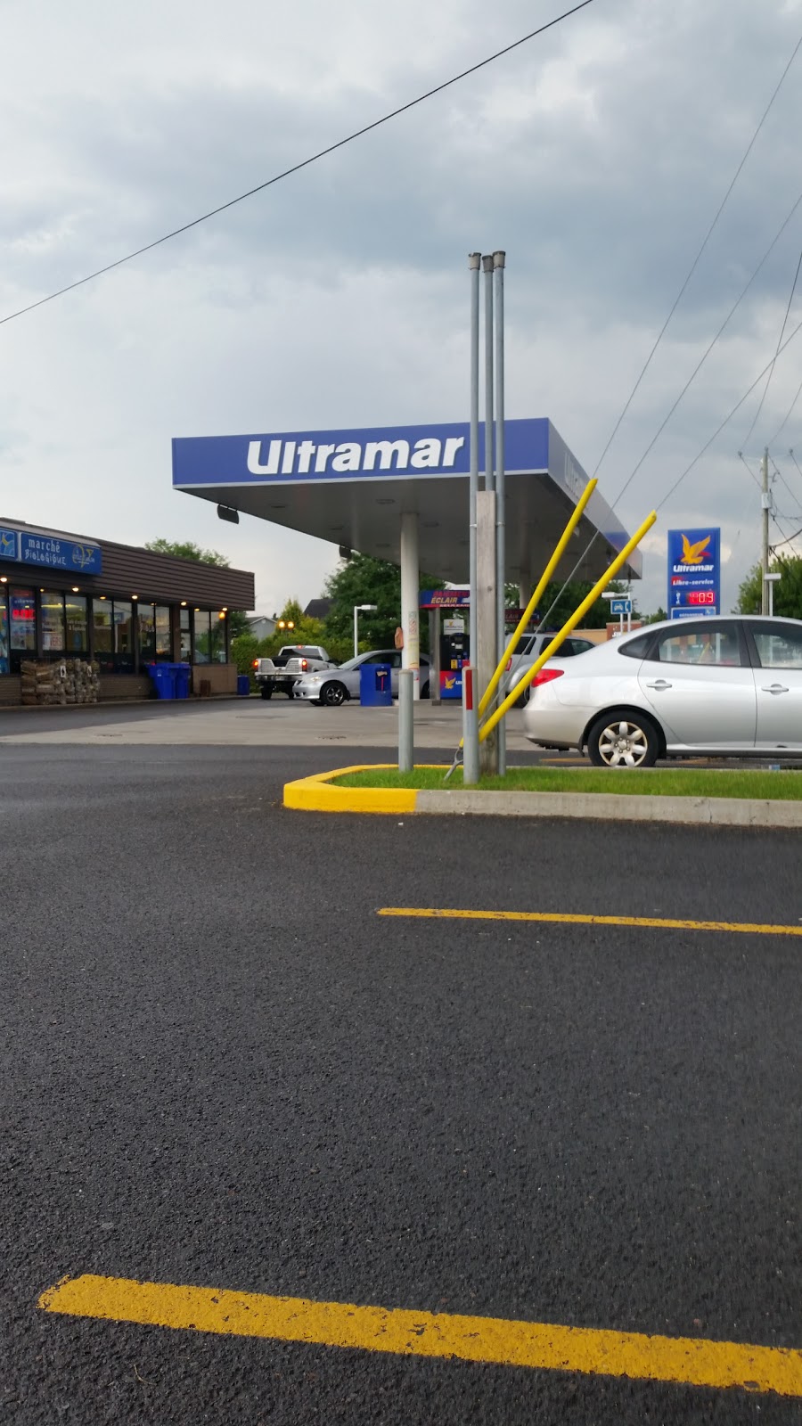 Ultramar | 895 Rue Claude-De Ramezay, Marieville, QC J3M 1C6, Canada | Phone: (450) 460-4702