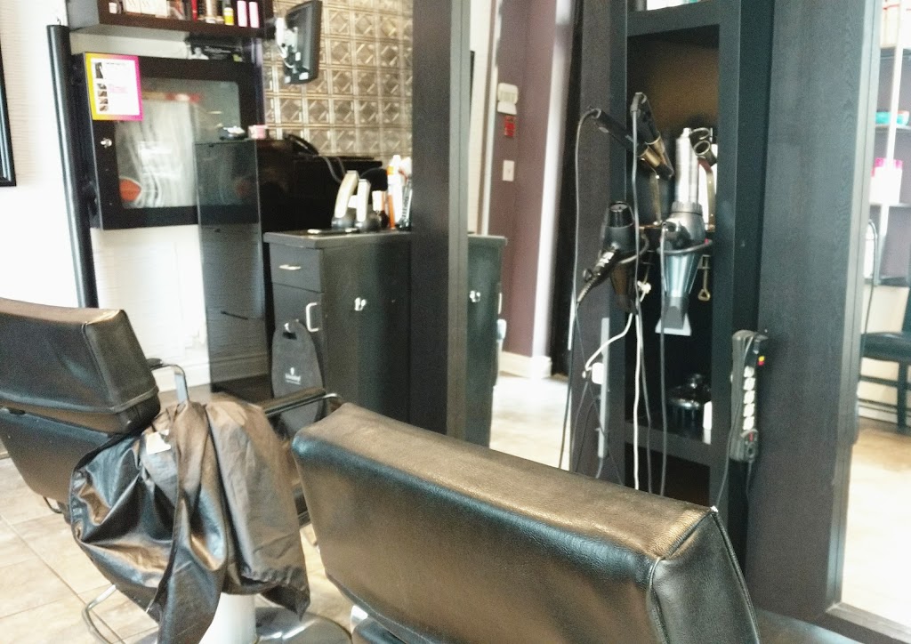 La Coupe Courante | 16 Queen Charlotte St N, Richmond, ON K0A 2Z0, Canada | Phone: (613) 232-7377