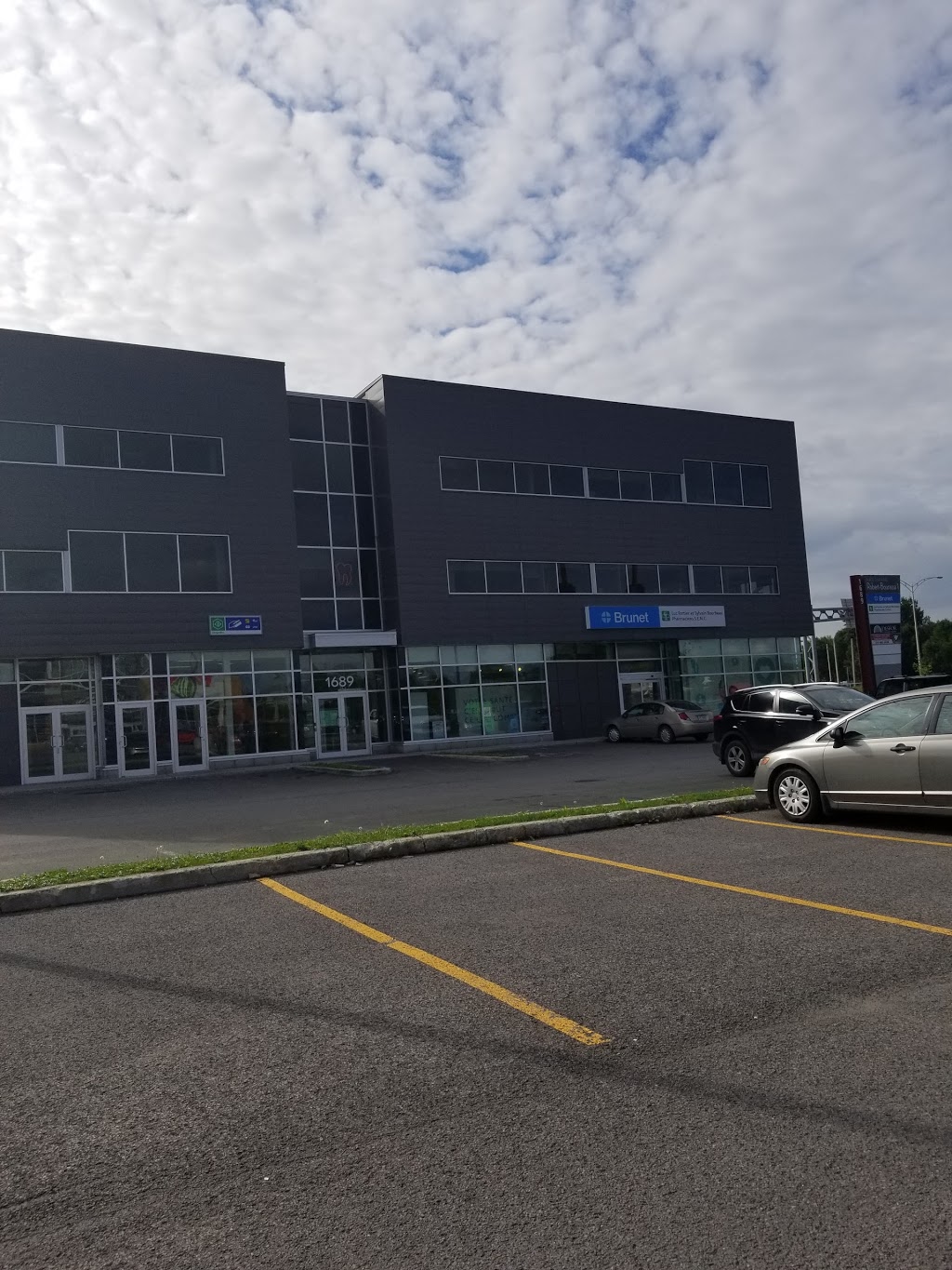 Brunet - L. Fortier, S. Bourbeau pharmaciens propriétaires affil | 1695 Rue du Marais, Québec, QC G1M 0A2, Canada | Phone: (418) 977-9950