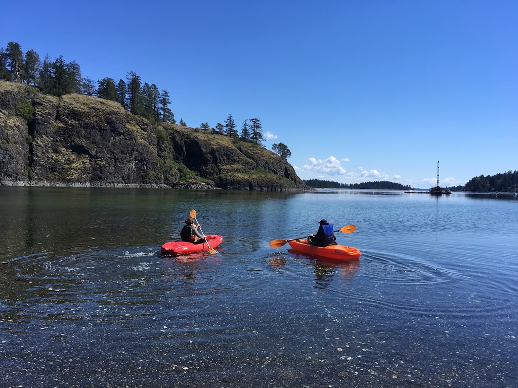 Buttercup Beach House | 1648 Hyacinthe Bay Rd, Heriot Bay, BC V0P 1H0, Canada | Phone: (250) 202-4429