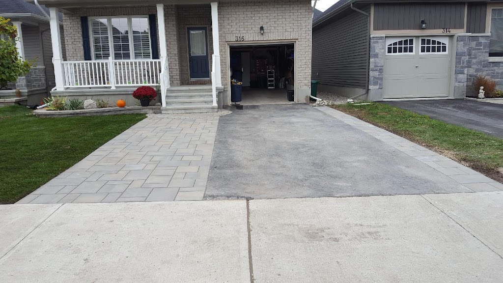 Gears exteriors and interlock | 83 Seabrooke Dr, Stittsville, ON K2S 2E8, Canada | Phone: (613) 868-2300