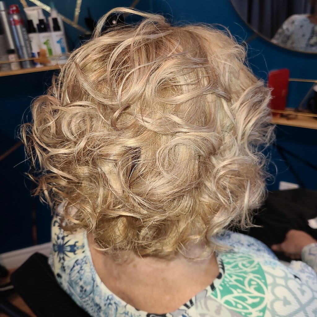 Barries Hair Girl | 81 Masters Dr, Barrie, ON L4M 6W8, Canada | Phone: (705) 718-8456