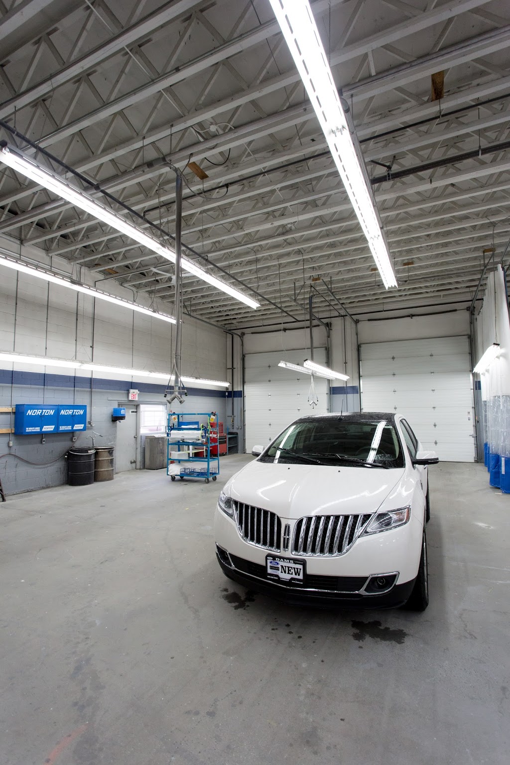 Dams Collision Repair | 19950 Fraser Hwy, Langley City, BC V3A 4E3, Canada | Phone: (604) 532-0251