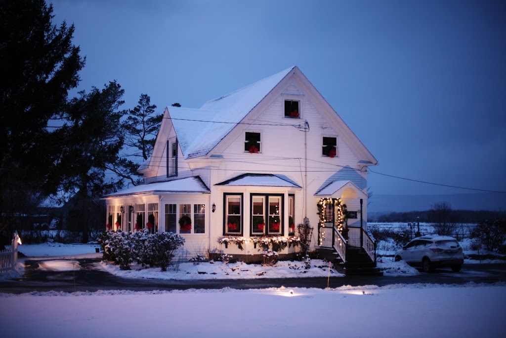 Carleton Inn and Cottages | 4101 NS-201, Bridgetown, NS B0S 1C0, Canada | Phone: (902) 665-4716