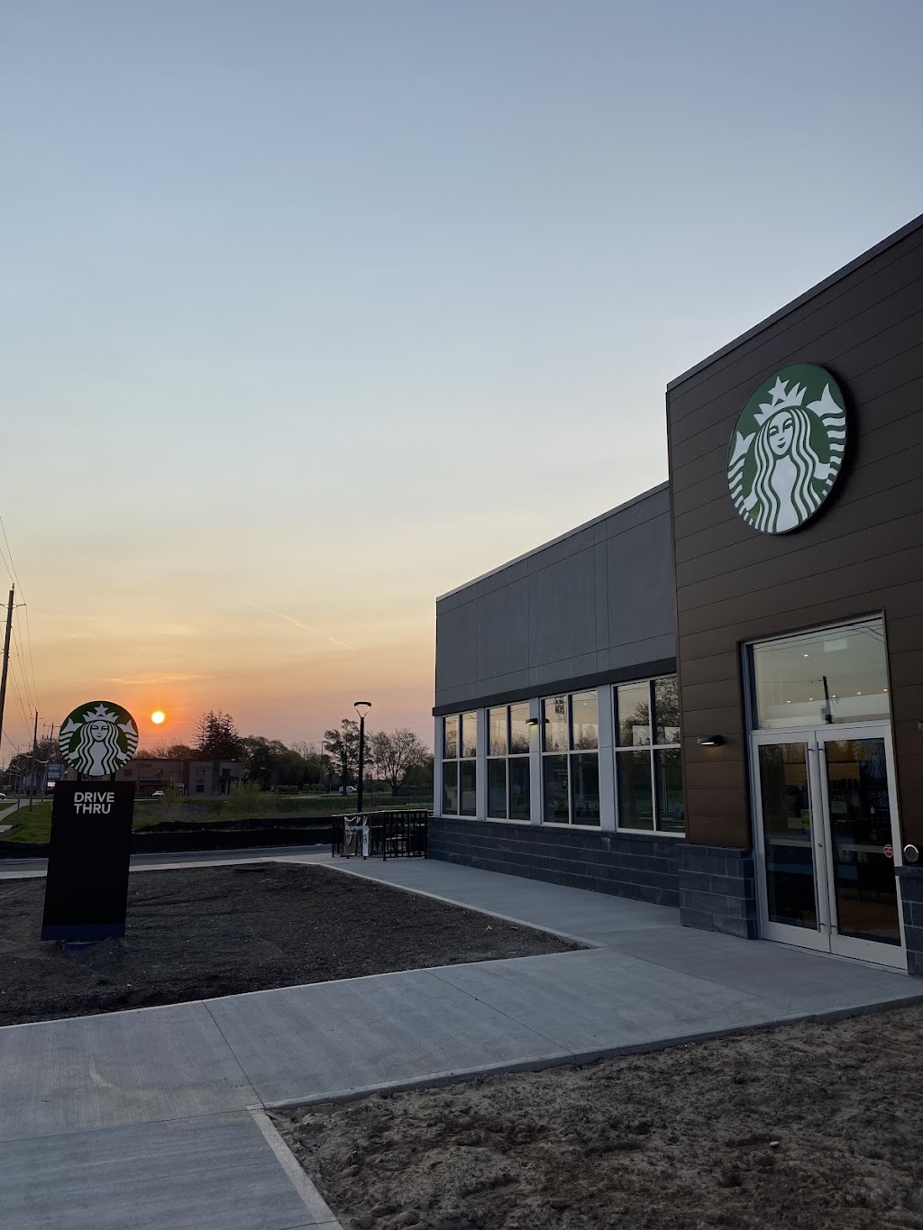 Starbucks | 160 Hwy 20 E, Fonthill, ON L0S 1E6, Canada | Phone: (289) 968-4215