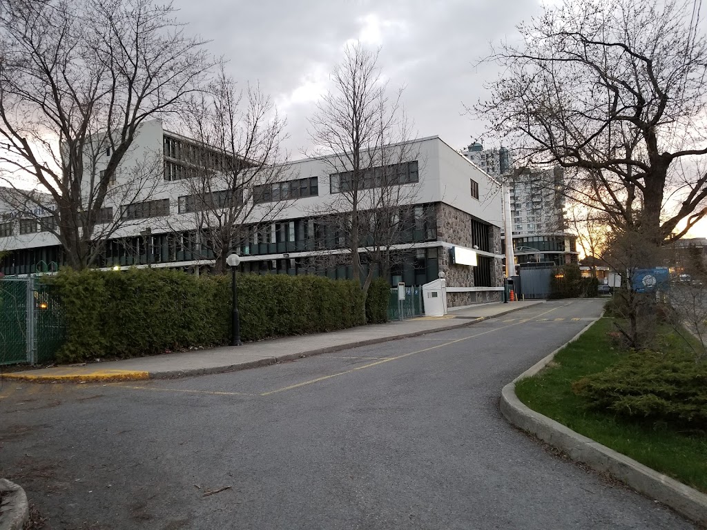 École Marie-Clarac - Garderie | 11365 Avenue des Laurentides, Montréal, QC H1H 5V7, Canada | Phone: (514) 322-1161