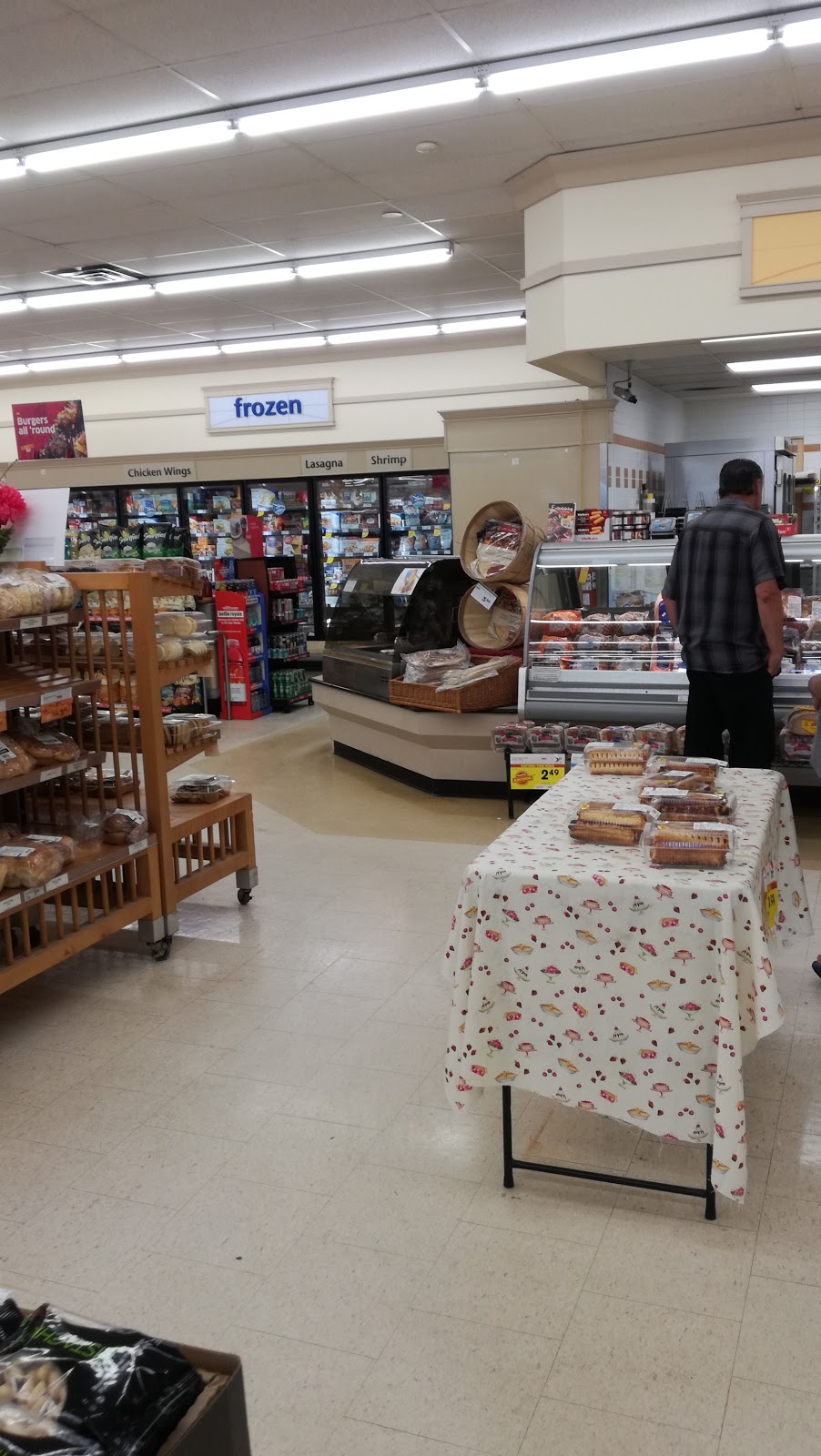 Foodland - Iroquois | 37 Plaza Dr, Iroquois, ON K0E 1K0, Canada | Phone: (613) 652-4814