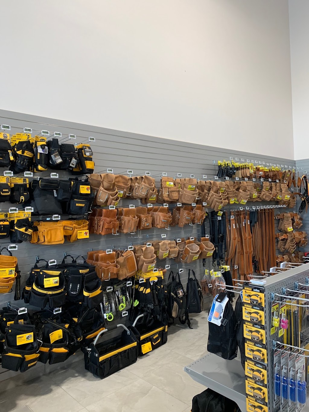 Outils Pierre Berger de lEstrie | 4065 Rue Comtois, Sherbrooke, QC J1L 1R7, Canada | Phone: (819) 791-5324