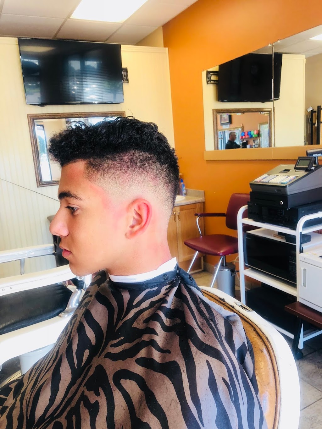 VIP Cuts | 1614 Lesperance Rd, Windsor, ON N8N 1Y3, Canada | Phone: (519) 817-4202