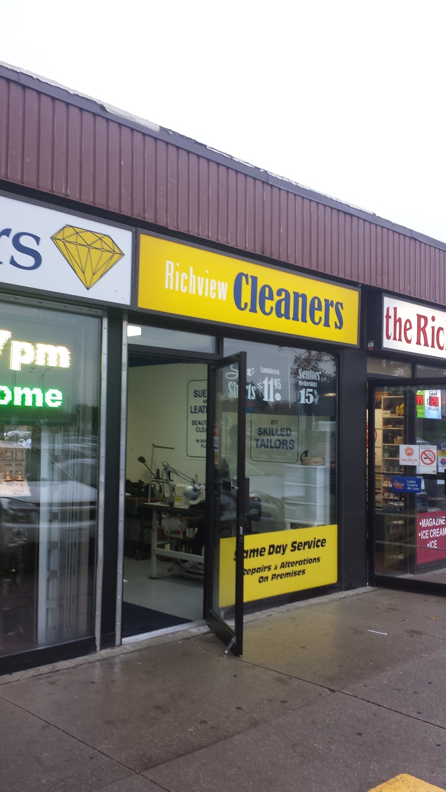 Richview Cleaners | 250 Wincott Drive, Etobicoke, ON M9R 2R5, Canada | Phone: (416) 244-3566