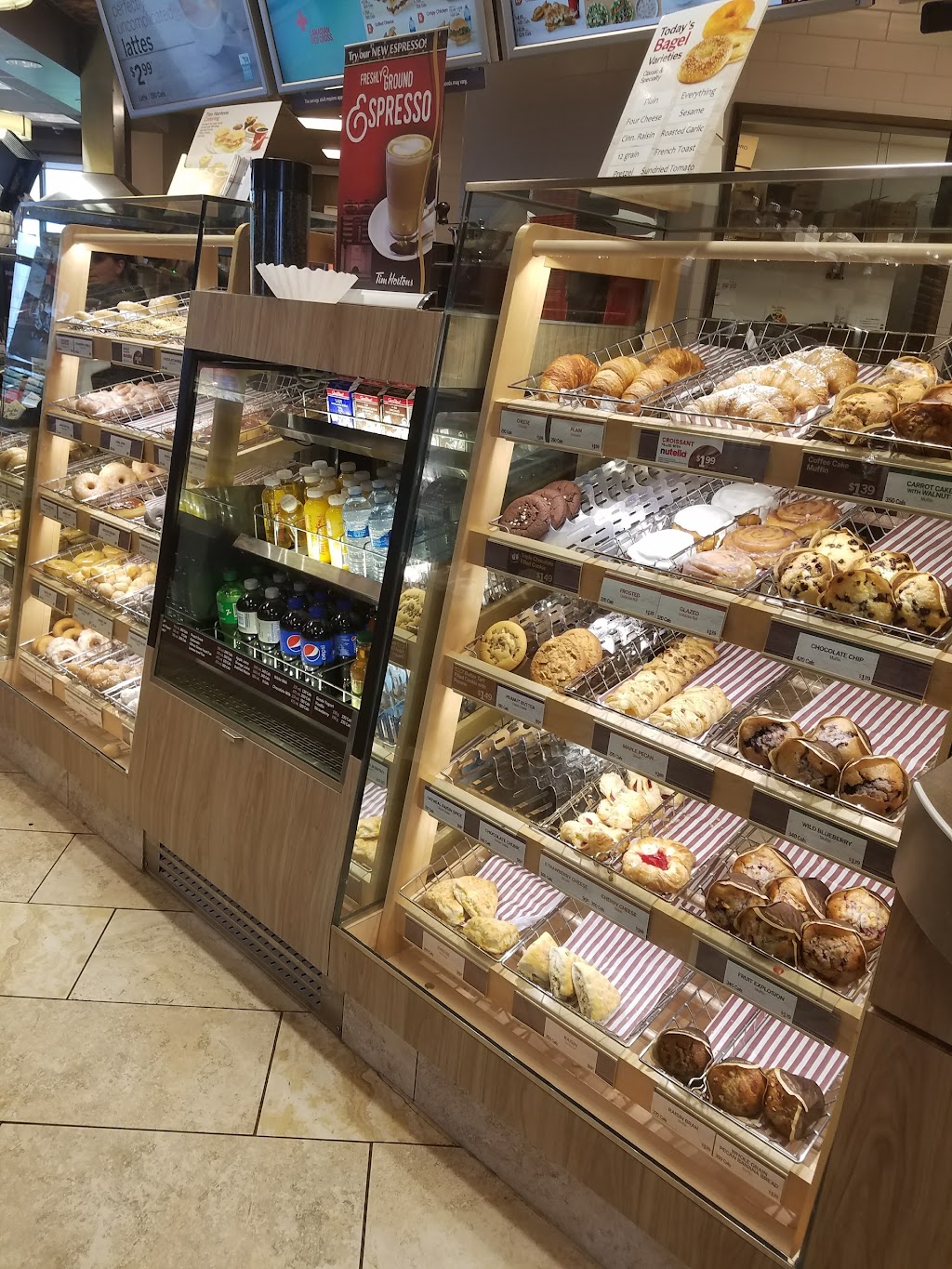 Tim Hortons | 333 Ontario St, St. Catharines, ON L2R 5L3, Canada | Phone: (905) 688-3363