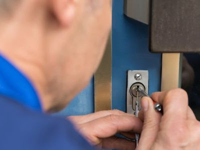 Locksmith Mississauga Service | 1500 Dundas St E Unit 5A, Mississauga, ON L4X 1L4, Canada | Phone: (437) 747-8633