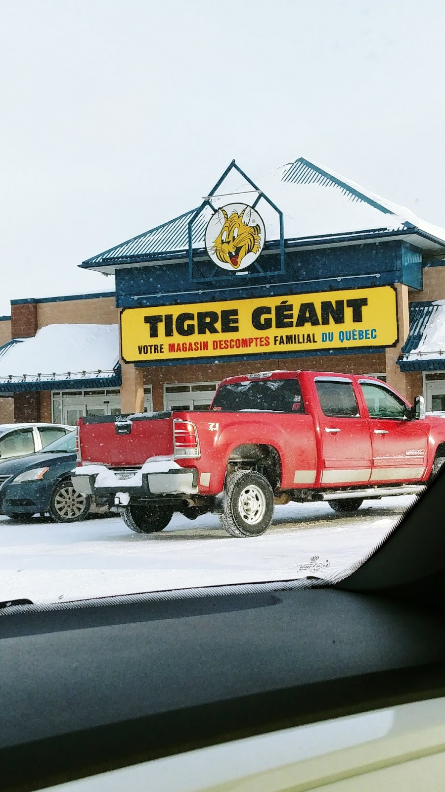 Tigre Géant | 635 Boulevard Jutras E, Victoriaville, QC G6P 7H4, Canada | Phone: (819) 758-4702