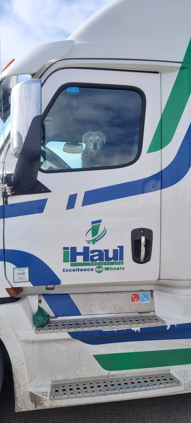 iHaul Freight Ltd | 3528 30 St N, Lethbridge, AB T1H 6Z4, Canada | Phone: (403) 317-4600