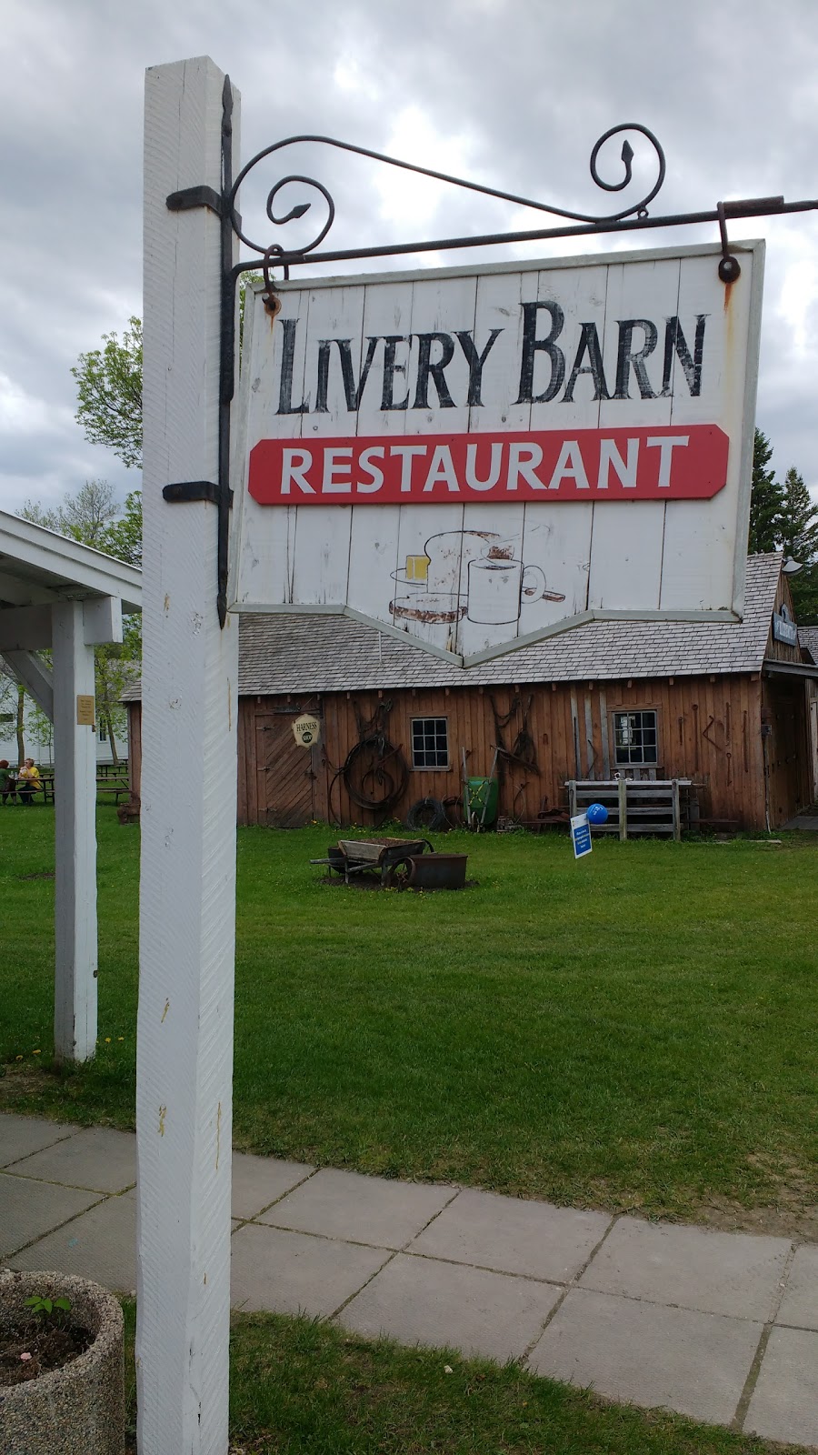 Livery Barn Restaurant | 231 Provincial Trunk Hwy 12, Steinbach, MB R5G 1T8, Canada | Phone: (204) 326-9661