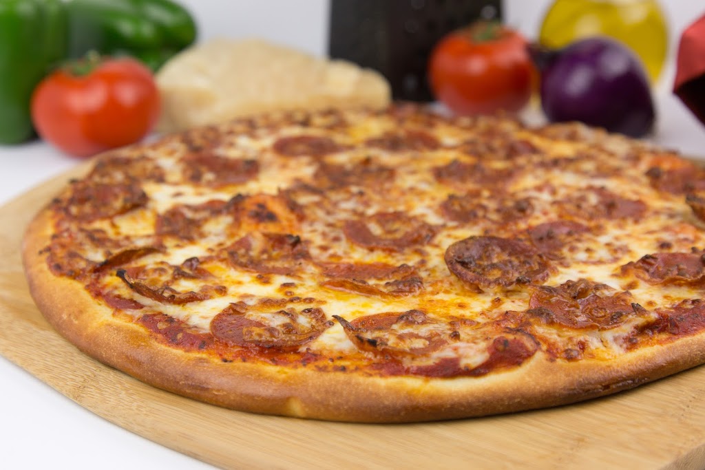 Mama Delucas Pizza | 6-160 University Ave W, Waterloo, ON N2L 3E9, Canada | Phone: (519) 884-7821