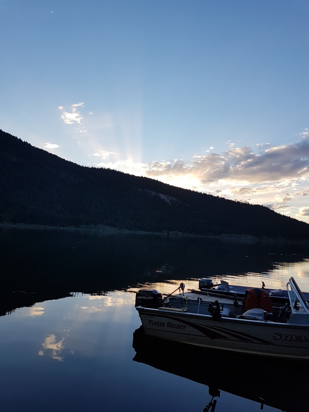 Monte Lake Resort Campsite and RV Park | 3973 Kamloops-Vern Hwy, Monte Lake, BC V0E 2N0, Canada | Phone: (250) 375-2505