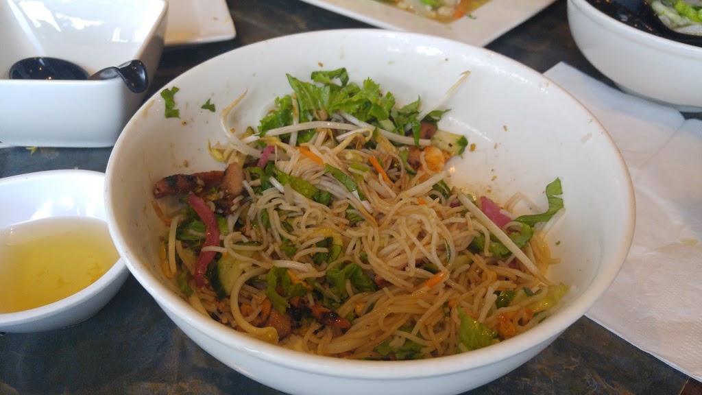 Pho Fusion | 16700 Bayview Ave, Newmarket, ON L3X 1W1, Canada | Phone: (905) 235-1054