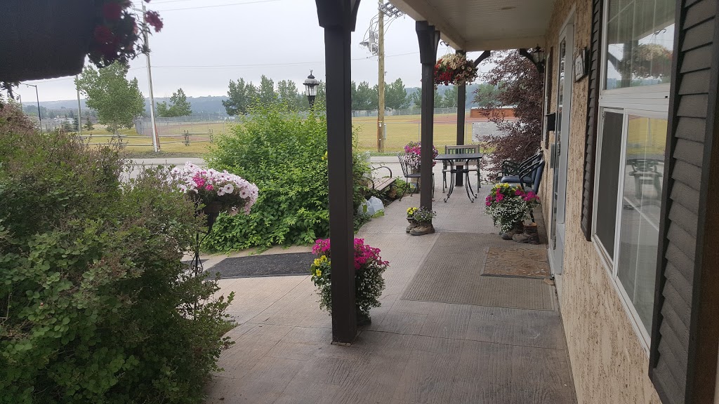 Bow River Inn | 3 Westside Dr, Cochrane, AB T4C 1M1, Canada | Phone: (403) 932-7900