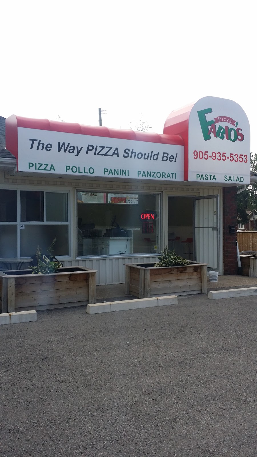 Fabios Pizza | 530 Scott St, St. Catharines, ON L2M 3X5, Canada | Phone: (905) 935-5353